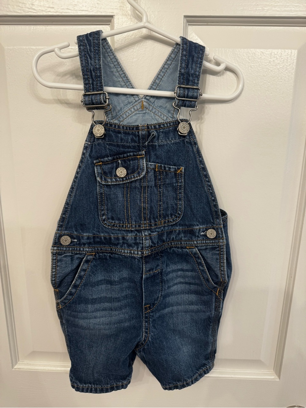 Gap shortails size 2T